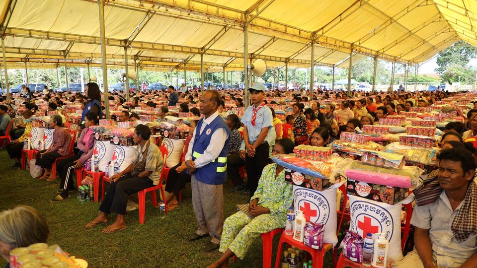 The Cambodian Red Cross provided essential supplies and food to refugees who fled their homes during the border clashes between Cambodia and Thailand/credit Cambodian Red Cross