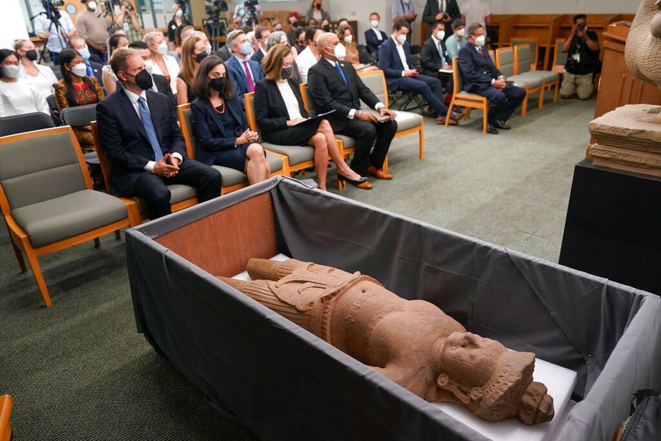 Some of Cambodian looted antiquities on display during a press conference in New York. Kiripost/via US Embassy