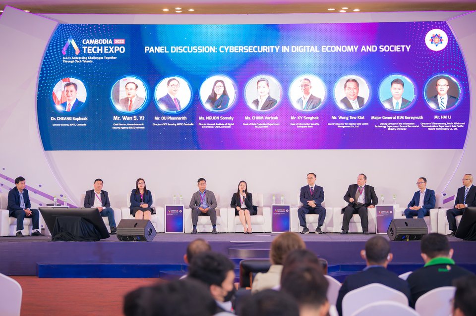 panel discussion ‘Cybersecurity in Digital Economy and Society. Kiripost via CTX