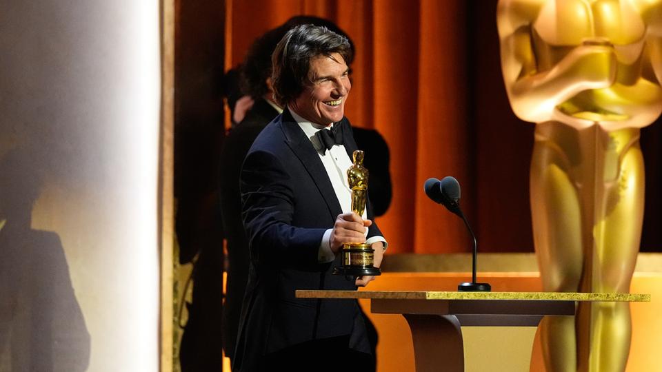 Tom Cruise Finally Gets His Oscar Moment With a Lifetime Achievement Trophy at the Governors Awards | Kiripost