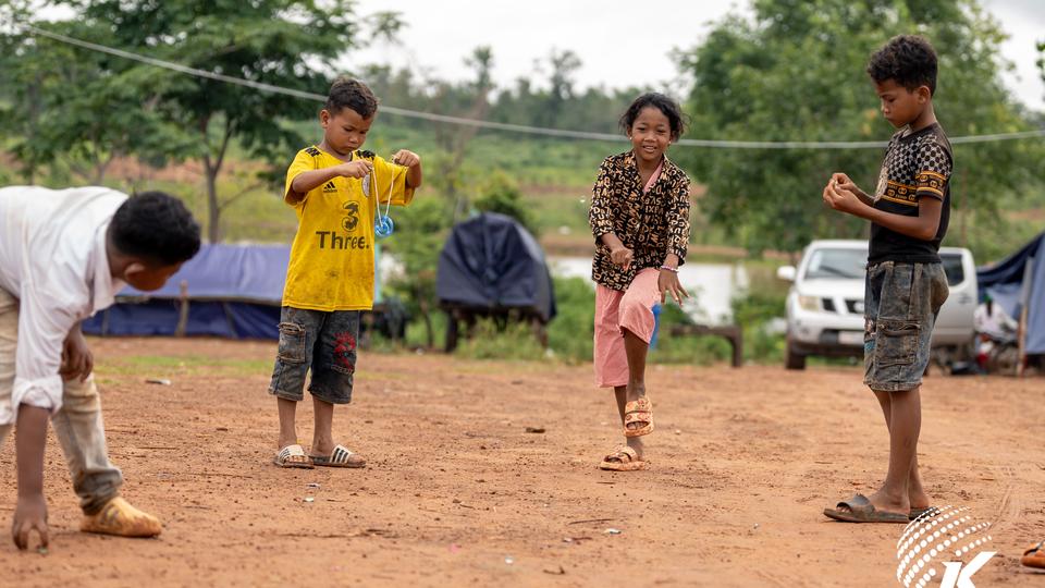 Children play at a refugee camp in Preah Vihear province, July 28, 2025. Kiripost/Vann Chan Thada
