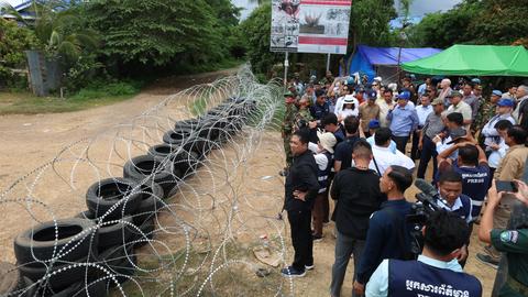 Delegates from 42 countries visit border conflict-affected Banteay Meanchey and Oddar Meanchey, led by the Foreign Ministry. (AKP via Kiripost)