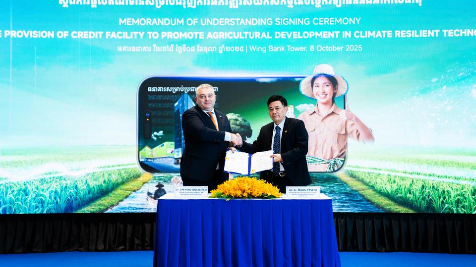 Wing Bank, in collaboration with Project Support Unit at the Ministry of Agriculture, Forestry and Fisheries (MAFF), has introduced a financing initiative to help Cambodia’s agricultural communities invest in climate-smart technologies.