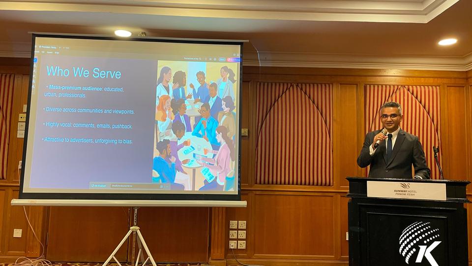 Predeep Nambiar, Northern Region Bureau Chief at FMT, speaks at the sharing session about newsroom revenue streams on November 10, 2025 in Phnom Penh. Kiripost/Vann ChanThada