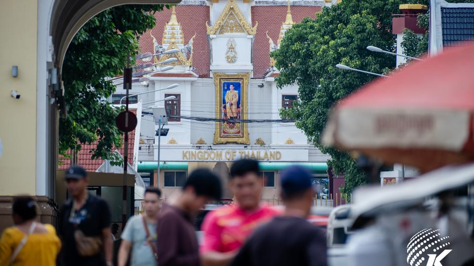 A photo of the Thai king is visible at the Poipet International Border Checkpoint in Banteay Meanchey province, on August 6, 2025. Kiripost/Vann Chan Thada