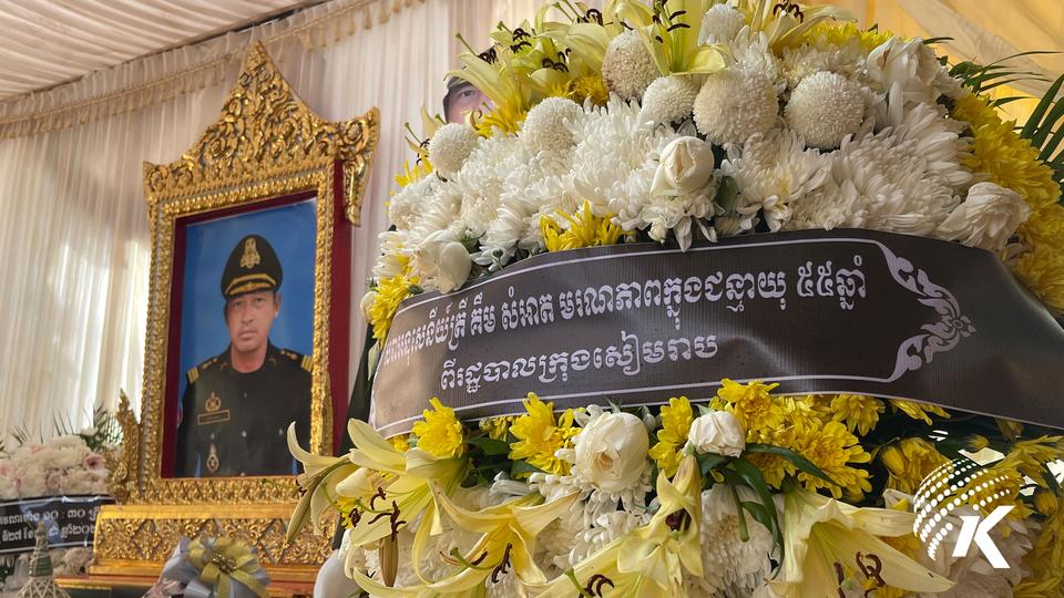 Flower, comforting sign and 2nd Lieutenant Kim Samart portrait display in the funeral booth on August 1, 2025. Kiripost/Vuth Chandara