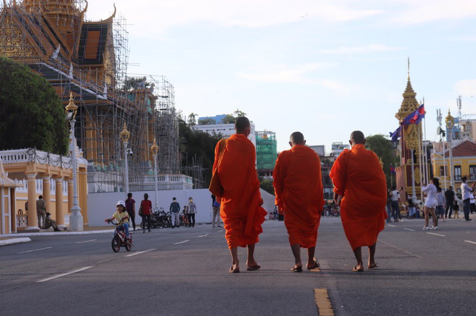 Buddhist monks walk in front of the Royal Place in Phnom Penh. Kiripost via Cheam Sameang