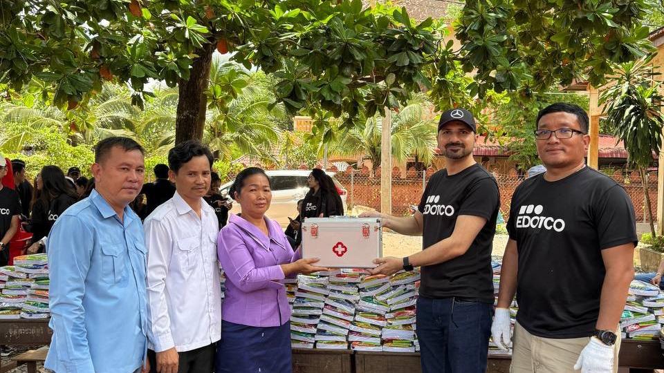 Group photo take during a charity donation at a school, representing EDOTCO Cambodia. Kiripost/Supplied