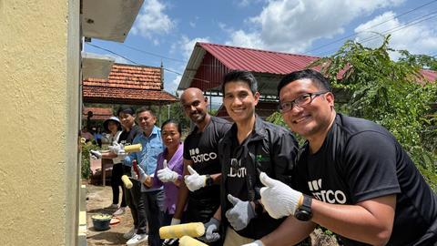Group photo take during a charity donation at a school, representing EDOTCO Cambodia. Kiripost/Supplied