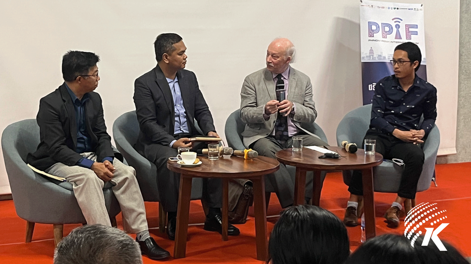 Toby Mendel, centre right, Executive Director of the Center for Law and Democracy, speaks during a discussion “The balance between rights and security on Cambodian digital law,” which was held on October 18, at Phnom Penh Factory. Kiripost/Rov Hongseng