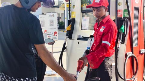 Motorists refuel at a Total gas station on Koh Norea, Phnom Penh on October 14, 2026. Kiripost/Keng Sotherng